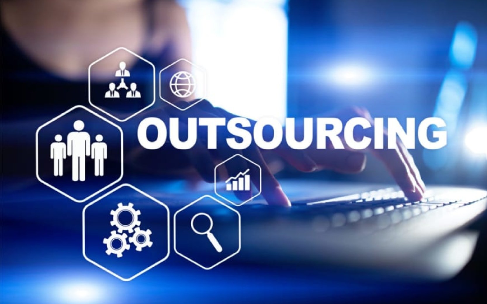 IT Outsourcing là gì? Doanh nghiệp cần chú ý gì khi thuê ngoài dịch vụ IT?  | IRTECH